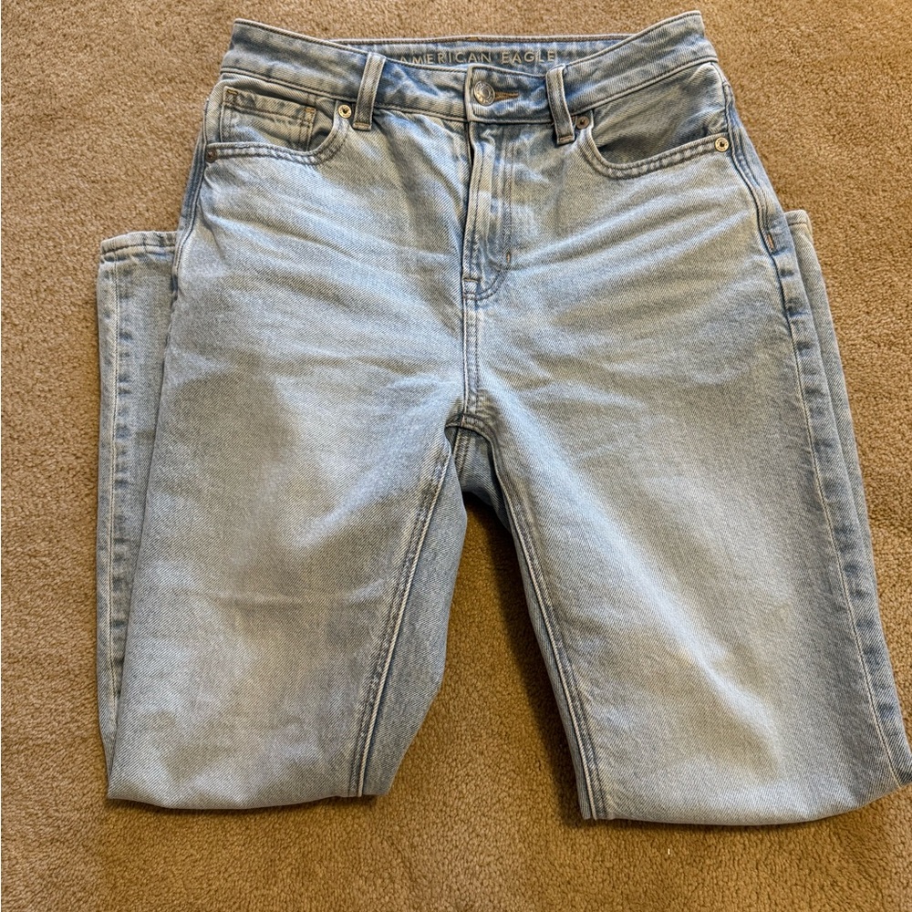 American Eagle Outfitters Light Wash Mom Jean